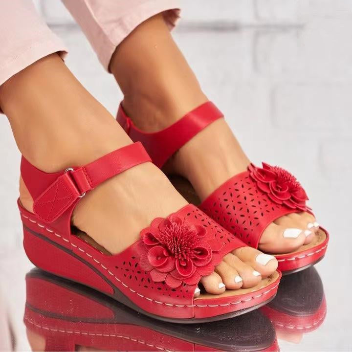 Sandalias de cuña con plataforma de flores huecas de talla grande de verano para mujer