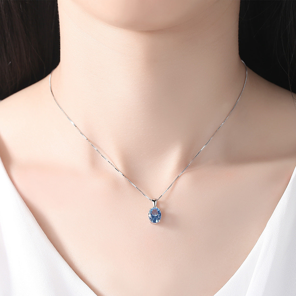 Simple zircon necklace