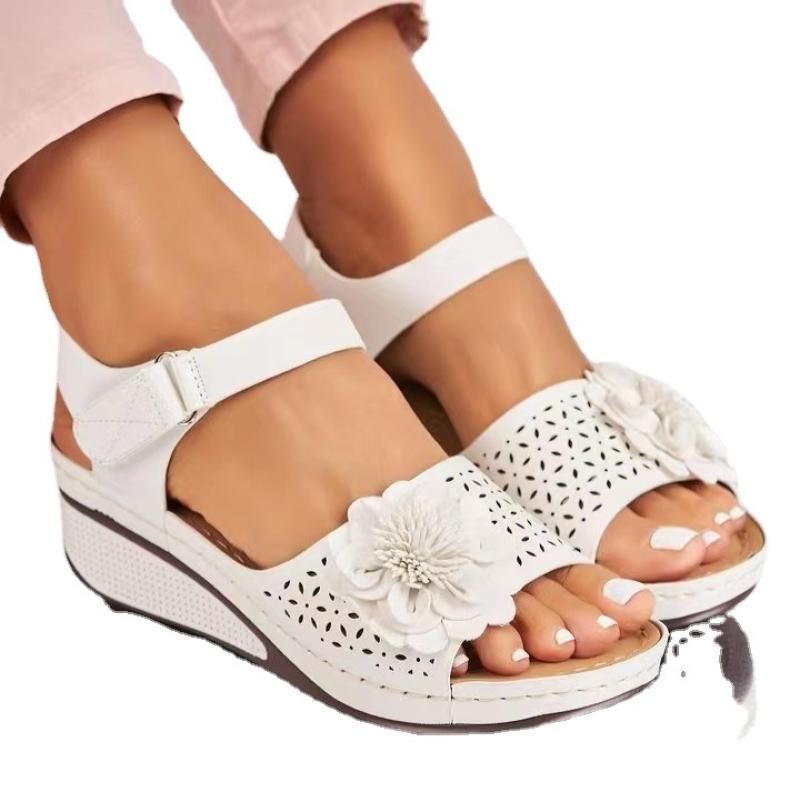 Sandalias de cuña con plataforma de flores huecas de talla grande de verano para mujer