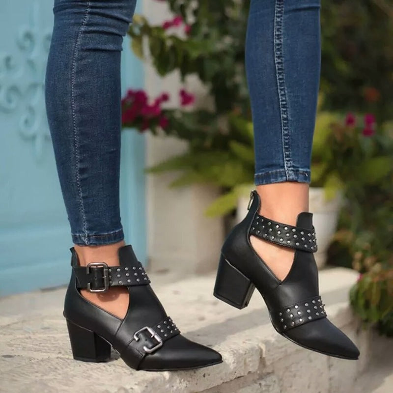 Botas cortas con remaches de talla grande con punta puntiaguda para mujer