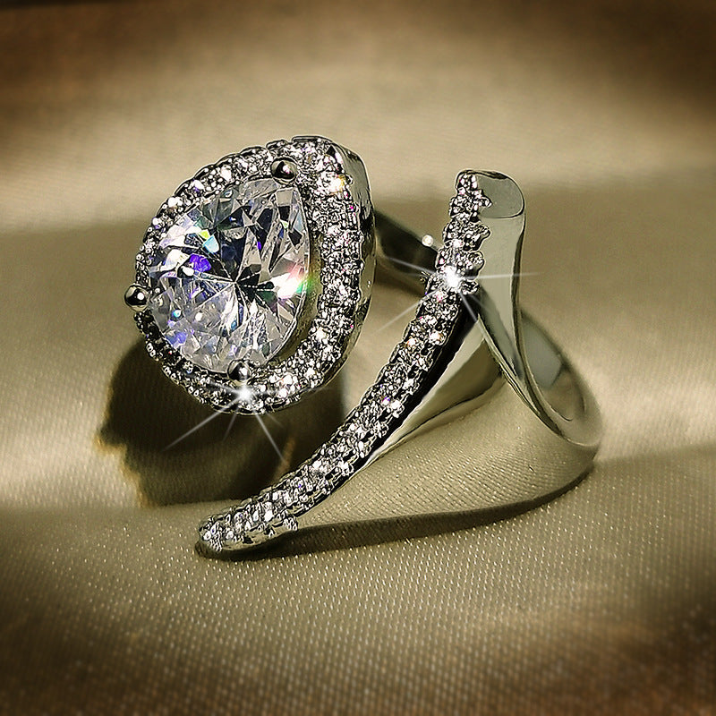 Women's luxury diamond solitaire ring