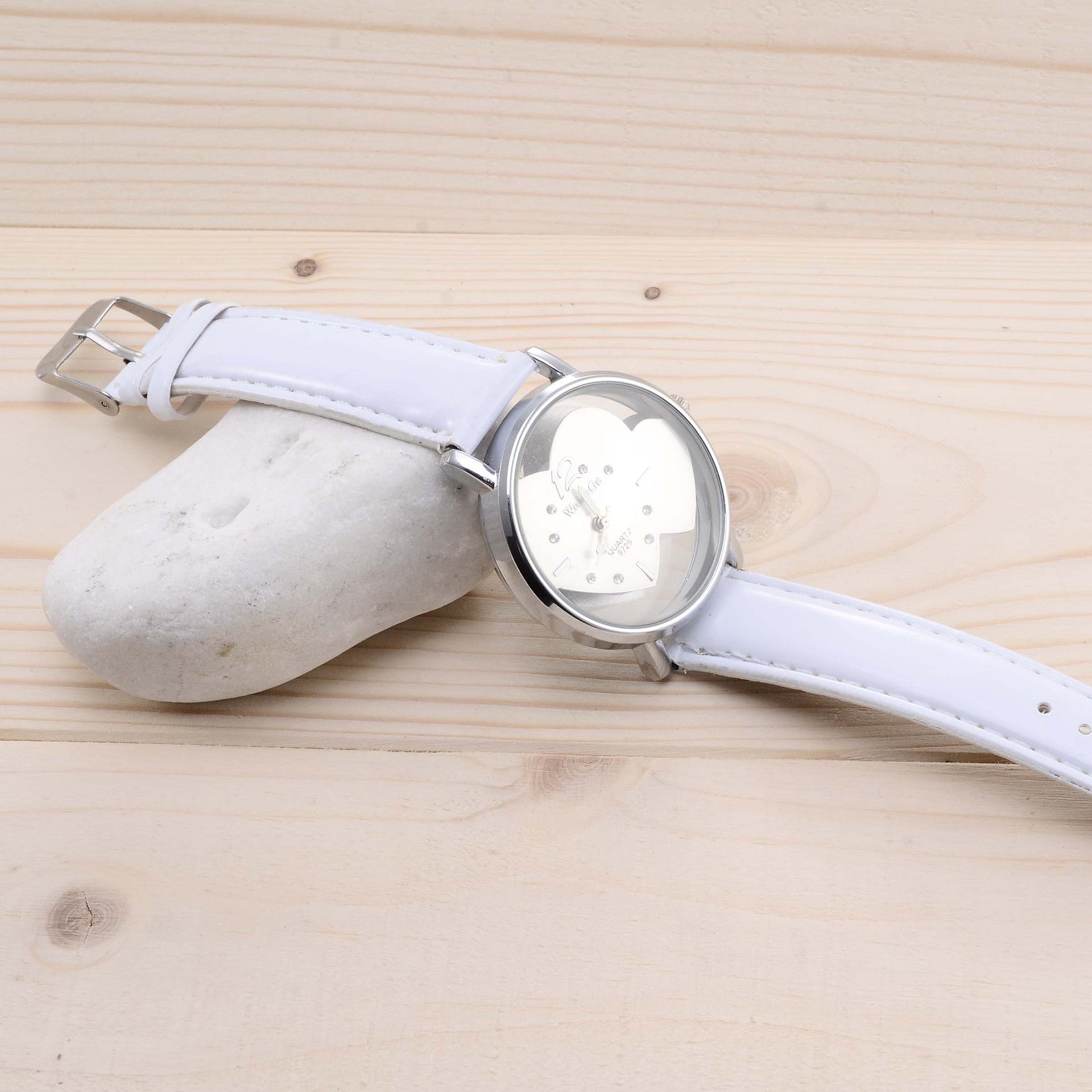 Women's Fashion Simple Hollow Belt Watch